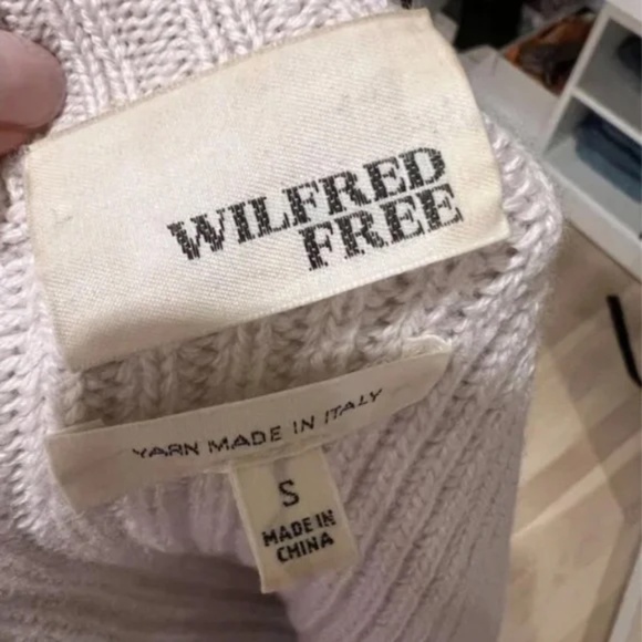 Light Pink Crewneck Ribbed Aritzia Wilfred Free Wool Knit Sweater [Small] - Picture 3 of 3